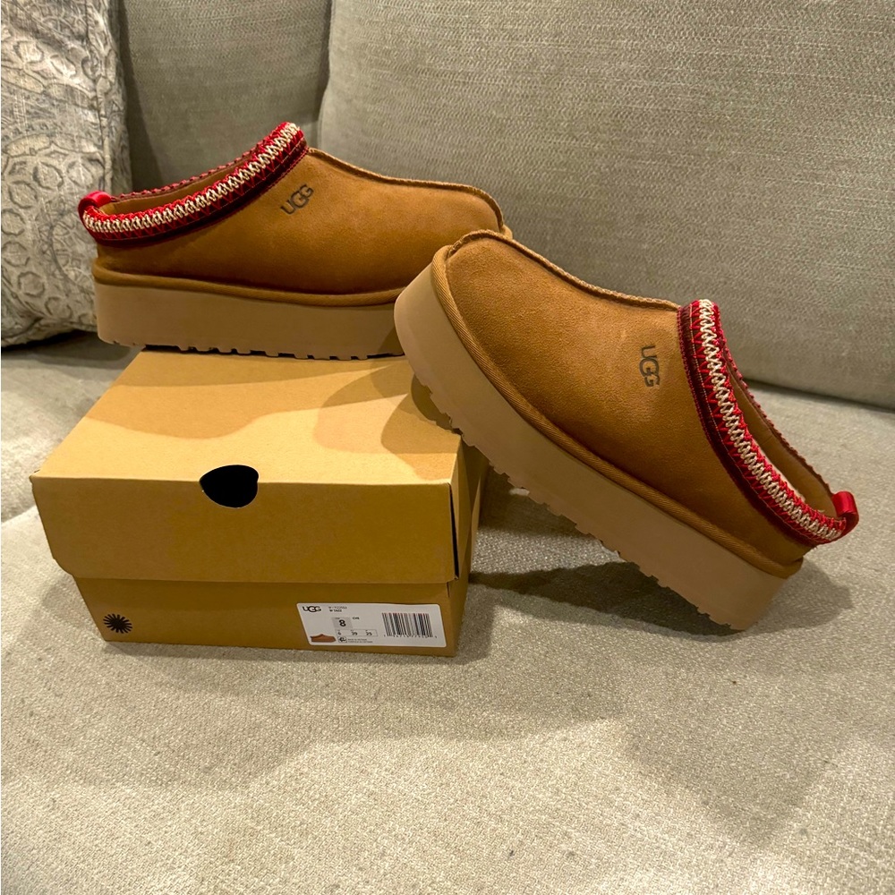 Women’s Ugg Tazz sz 8- new!!